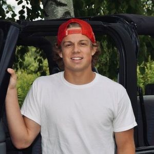 Meet your Posher, Dominic